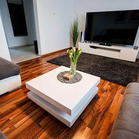 Coldweek - Near X-bionic Sphere Apartment Samorin
